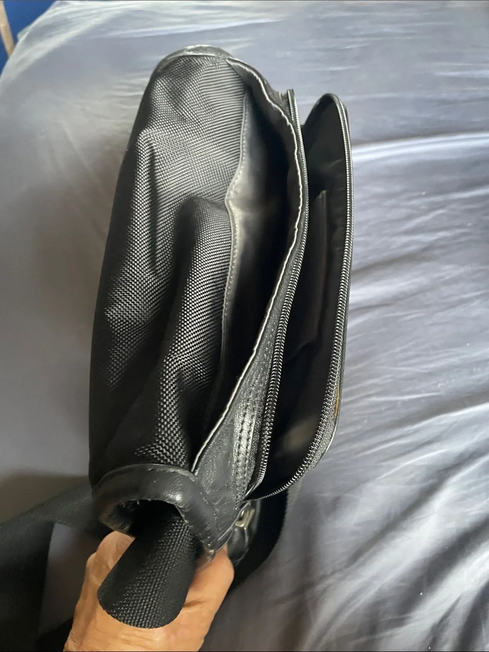 Tumi  Small  Multi  Compartment Black Leather Messenger Bag. Alpha Series.